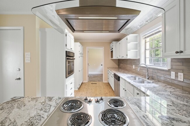 Building Photo - 4580 Rainbow Dr