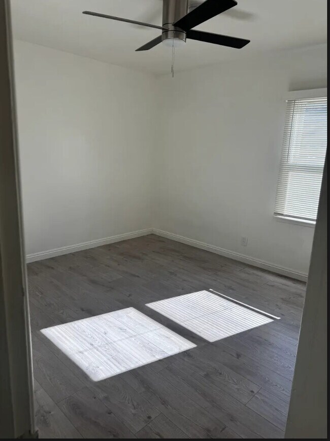 Building Photo - 1920 W Verdugo Ave