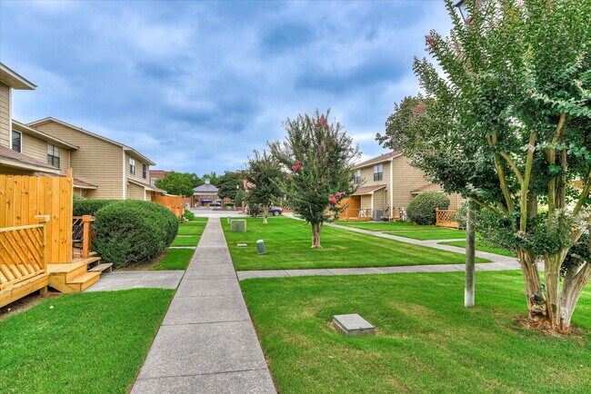 Building Photo - 208 W Buena Vista Ave