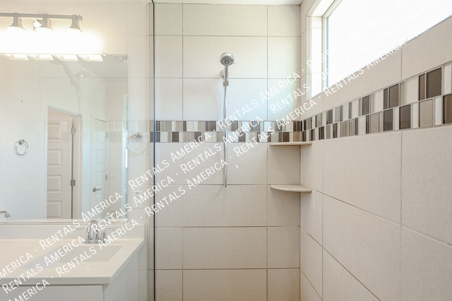 Building Photo - 3710 E Lodgepole Dr