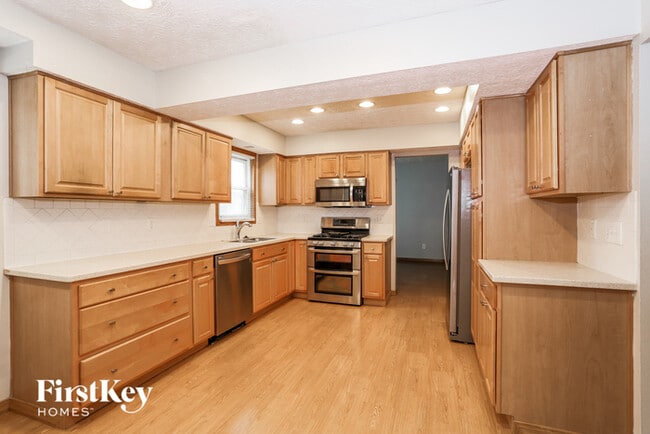 Building Photo - 2049 Stowbridge Rd