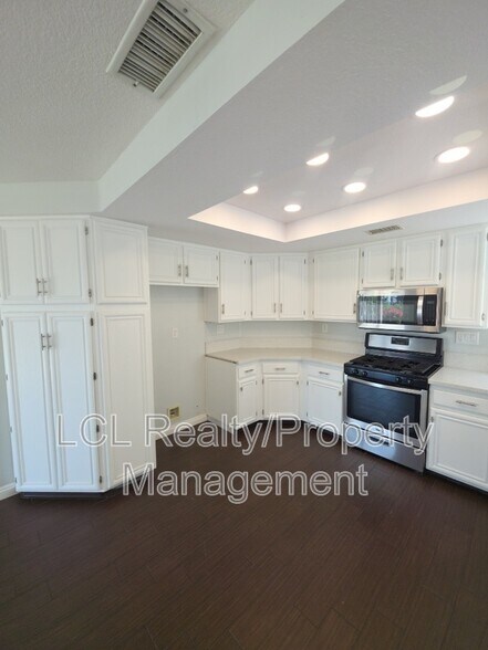 Building Photo - 24099 Golden Pheasant Ln