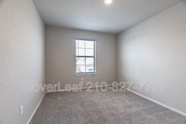Building Photo - 255 Kinsley Wy