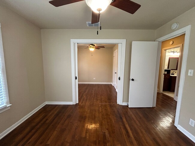 Building Photo - 4/2.5 House With Extra Room Or Office Spac...