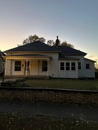 Building Photo - 1104 S Brady St