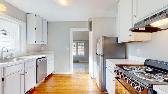 Building Photo - Spacious One Bedroom Cottage in Greenwich