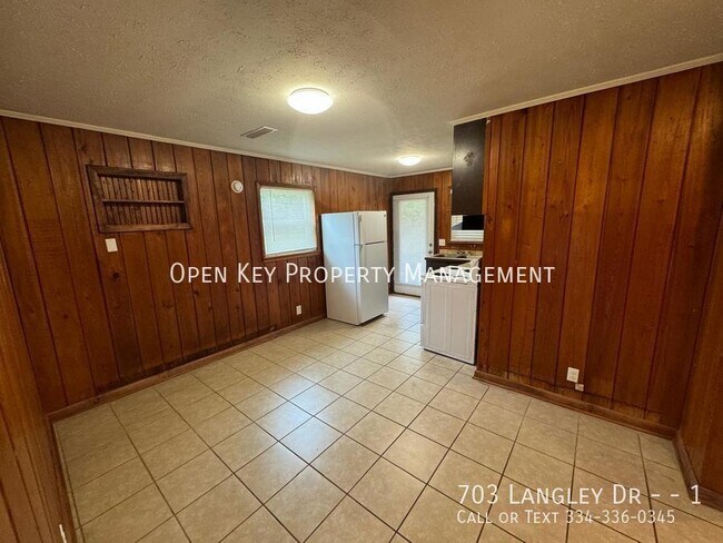 Building Photo - 703 Langley Dr