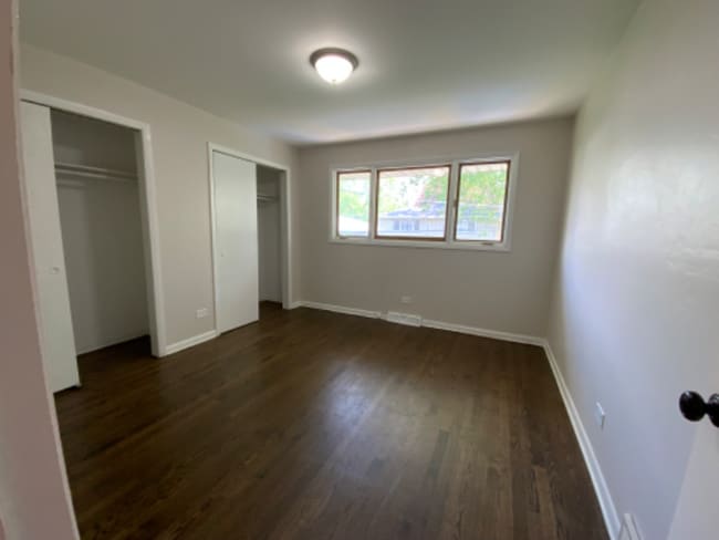 Building Photo - 9529 S Kolin Ave