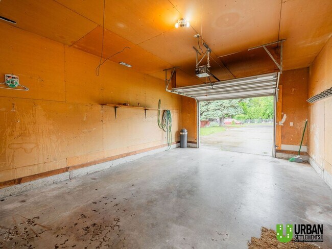 Building Photo - 3 Bedrooms | 1 Bathroom | 2,168 Sq. Ft. | Attached Garage | Large Yard