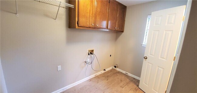 Building Photo - 1403 Canoe Brook Dr