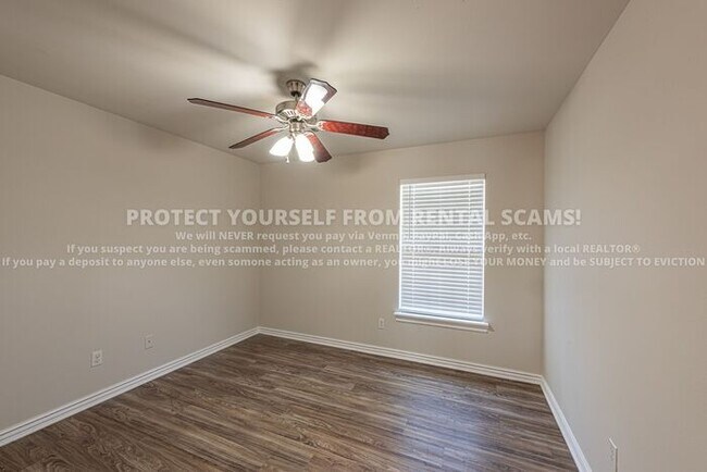 Building Photo - 1674 N Hazeltine Dr