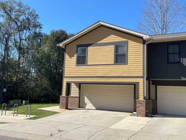 Building Photo - 2315 Timber Oak Ln