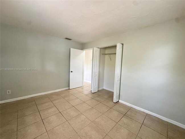 Building Photo - 3810 SW 55th Ave