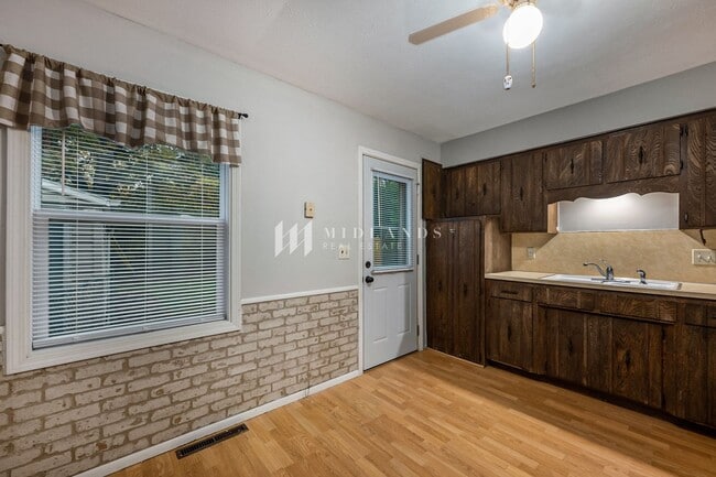 Building Photo - LaVista Home