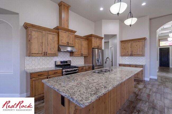 Building Photo - Pet-Friendly 3 Bedroom Home In A Great Neighborhood