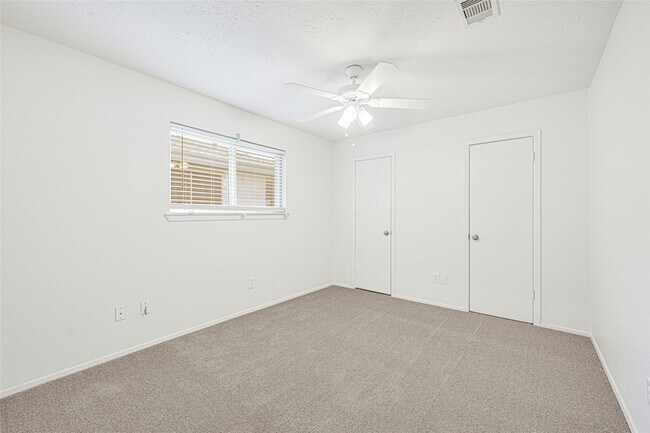 Building Photo - 206 Sweetgum Dr