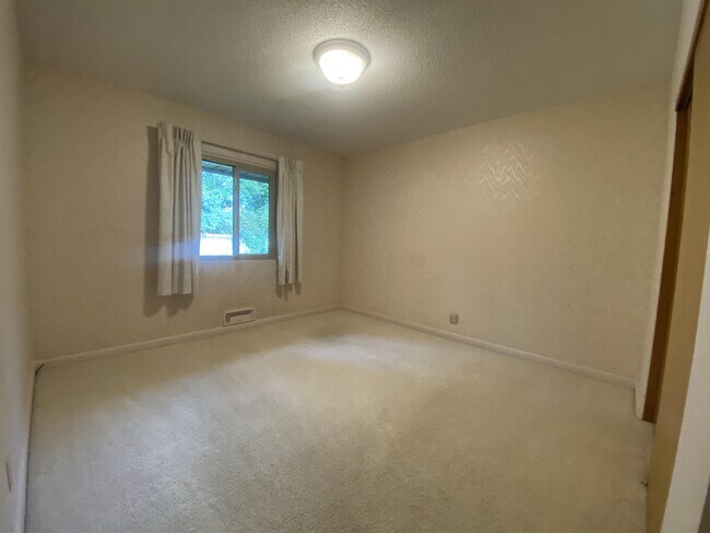 Building Photo - 1828 Beech Dr
