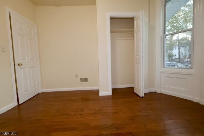 Building Photo - 89 Cutler St