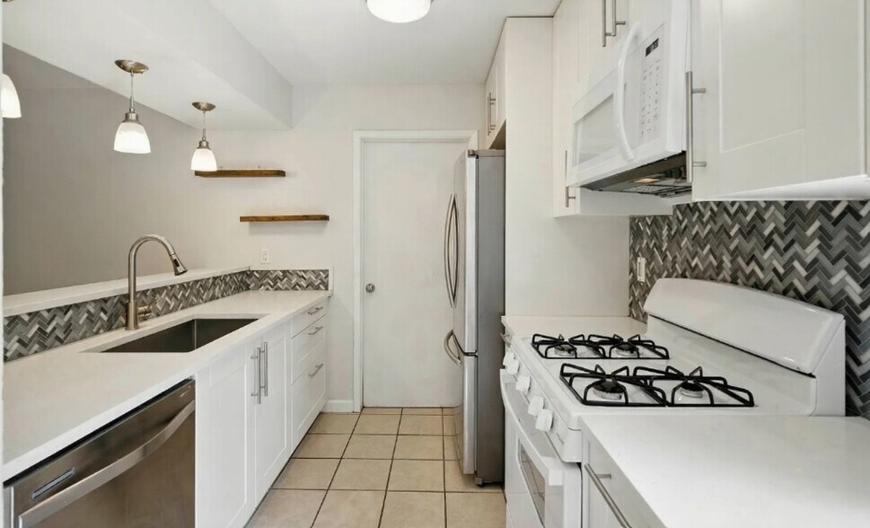 Kitchen with quartz countertops and new appliances - 11401 Ptarmigan Dr