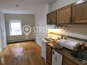 Building Photo - bedroom in Boston MA 02120