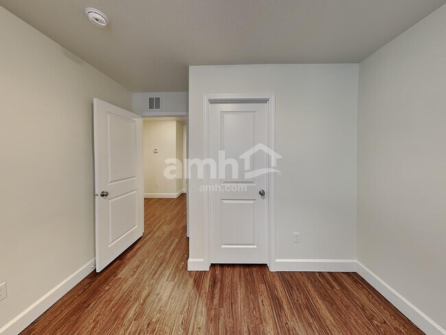 Building Photo - 11128 S Seagrass Dr