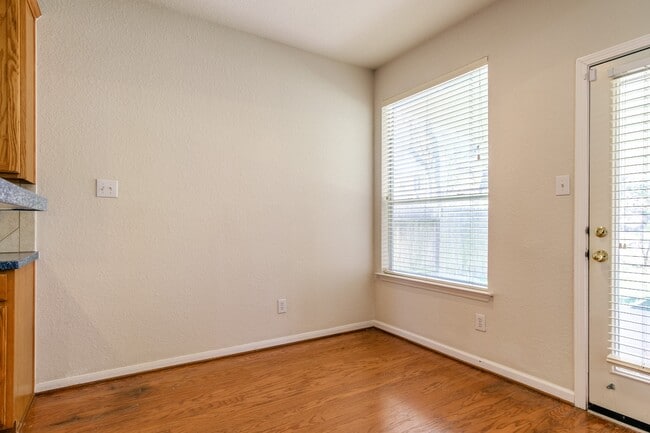 Building Photo - 2918 Five Oaks Dr