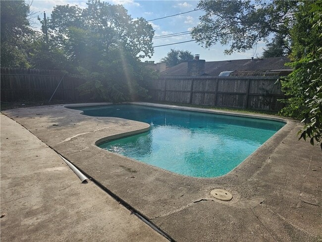 Building Photo - 4134 Sierra St