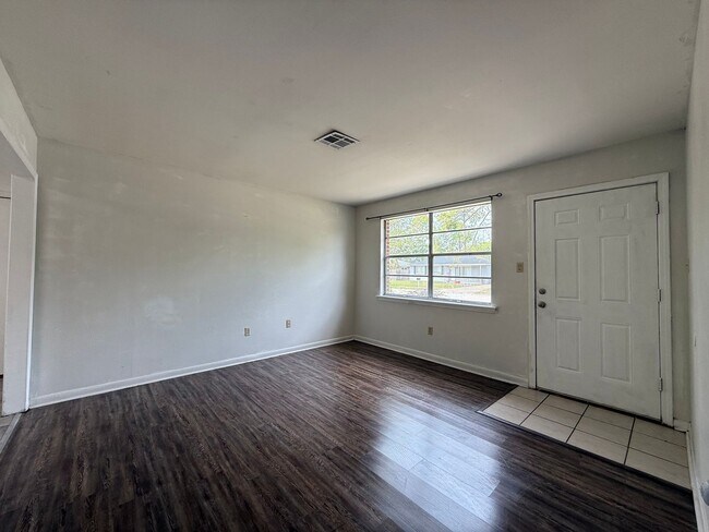 Building Photo - Room To Stretch