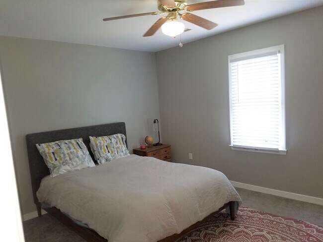 Building Photo - 4 bed room home in Midlothian with fenced rear yard