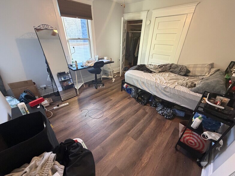 Building Photo - 262 Dunseith St