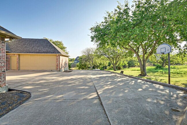 Building Photo - 811 Mallard Pointe Dr