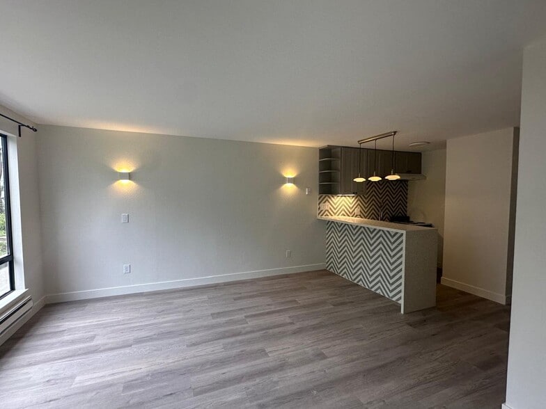 Building Photo - 6 Admiral Dr