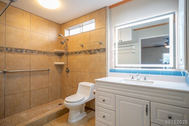Building Photo - $3800 /3 Bed / 2 Bath / 3 Parking in Ewa B...