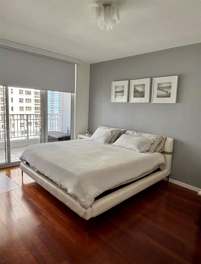 Building Photo - 801 Brickell Key Blvd