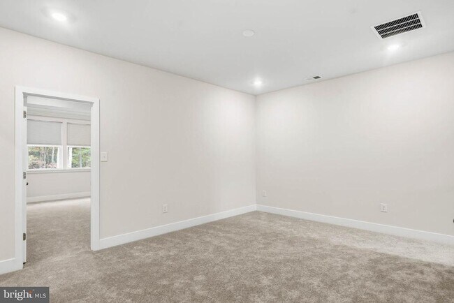 Building Photo - 32066 White Tail Dr