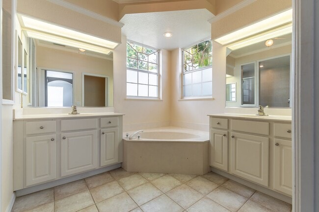 Building Photo - 3-Bed 2-Bath Unfurnished Pool Home - Greenfield Plantation