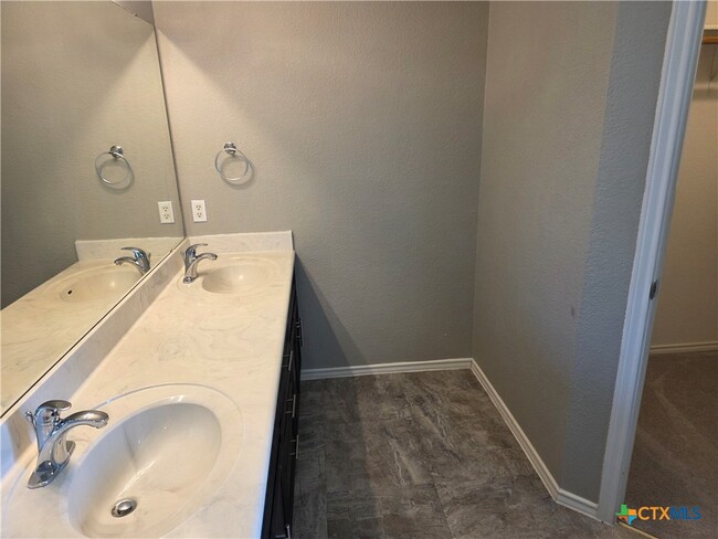 Building Photo - 3901 Mustang Dr