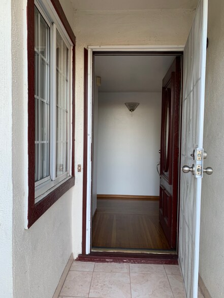 Building Photo - 315 N Abbott Ave