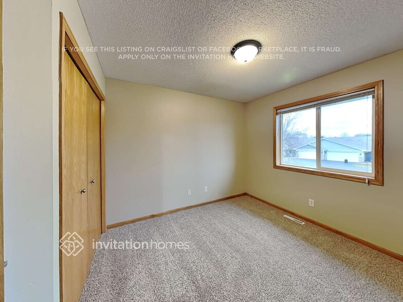 Building Photo - 2617 Edinbrook Terrace
