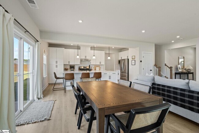 Building Photo - 680 Lady Fern Dr