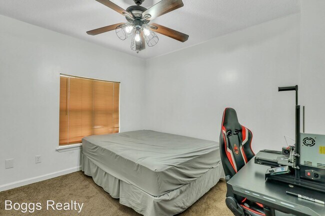 Building Photo - 4 br, 2.5 bath House - 1950 Woking Court