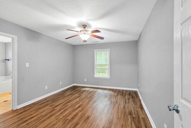 Building Photo - 174 Live Oak Dr