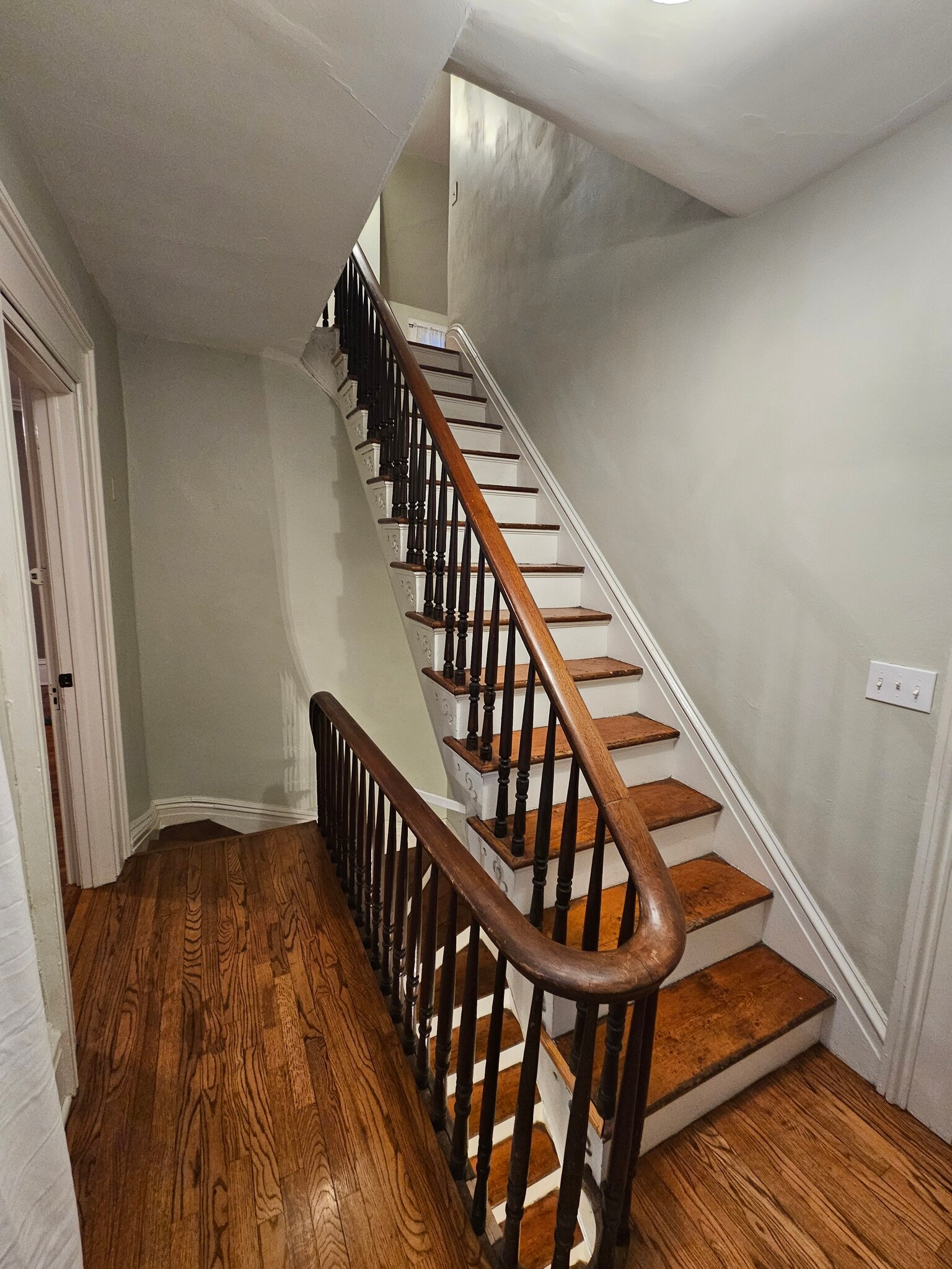 Hall/staircase - 11 N Clover St