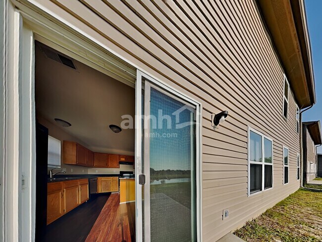 Building Photo - 1439 Round Lake Rd