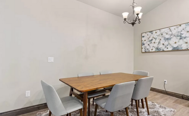 Building Photo - Gorgeous 3 bedroom 2 bath in Belgrade