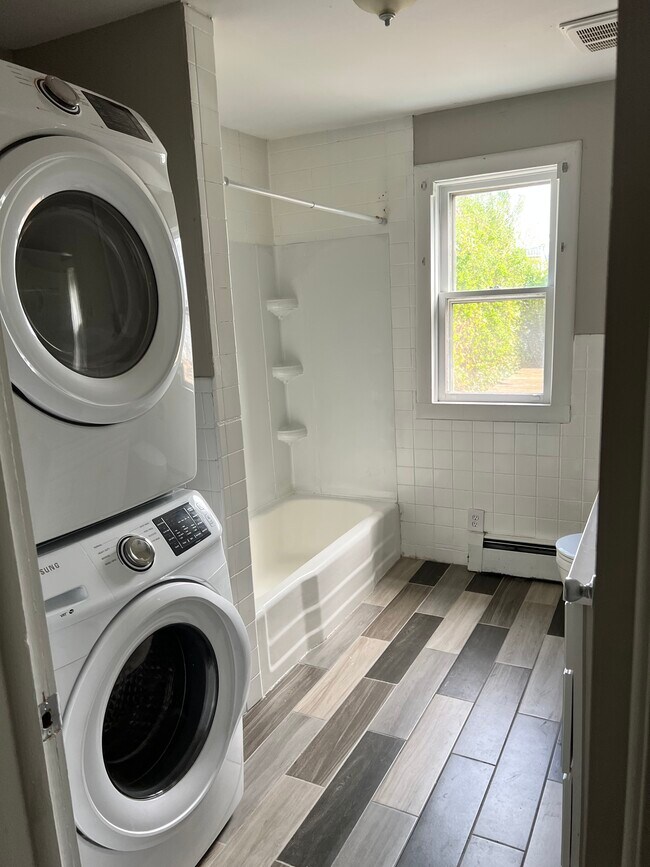 Building Photo - 2428 3rd Ave