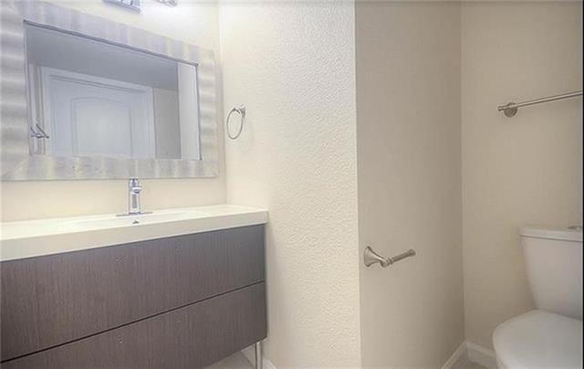 Building Photo - 8400 Hickory St