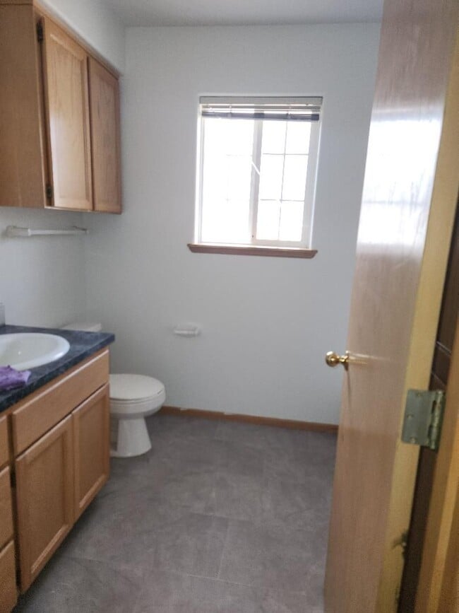 Building Photo - 2-bedroom 2-bath duplex