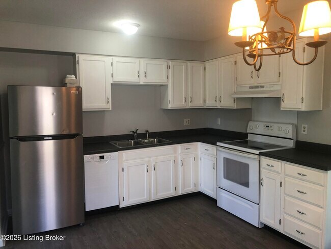 Building Photo - 6811 Cedarwood Dr