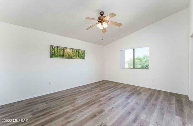 Building Photo - 667 S Painted River Way
